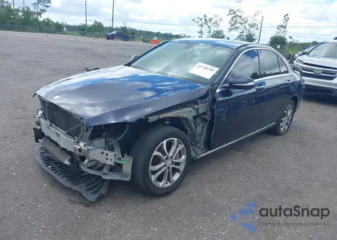 2015 Mercedes-Benz C 300 4Matic/Luxury 4Matic/Sport 4Matic из США, поврежденный, VIN 55SWF4KB0FU085218